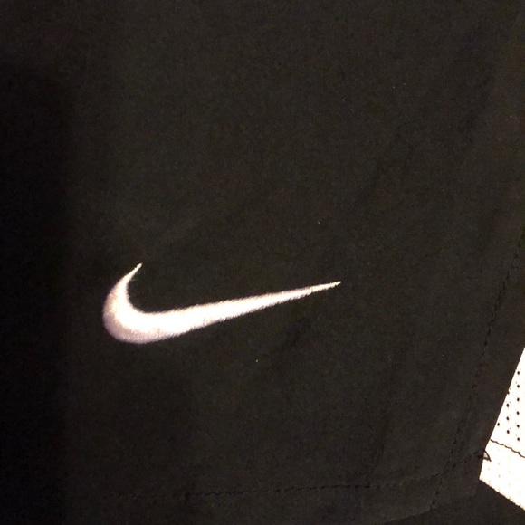 Nike black white shorts size m has drawstring - Picture 2 of 4